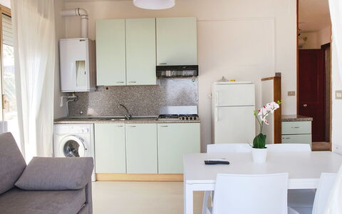 San Benedetto del Tronto 140: Værelse, Ejendom, Møbel, Indretning, Køkken, Bygning, Etage, Cabinetry, Hus, Countertop