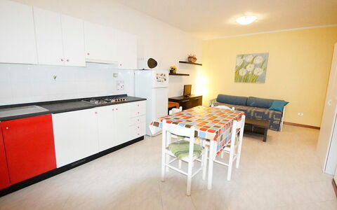 Troiani: Værelse, Ejendom, Møbel, Bygning, Etage, Køkken, Indretning, Hus, Ejendom, Cabinetry