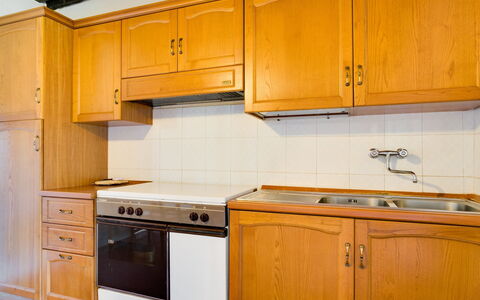 Bucine 690: Cabinetry, Countertop, Køkken, Værelse, Møbel, Ejendom, Skab, Større Bandage, Husholdningsapparat, Køkken Apparat