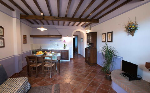 San Gimignano 150: Ejendom, Bygning, Værelse, Ejendom, Indretning, Hus, Loft, Etage, Møbel, Arkitektur