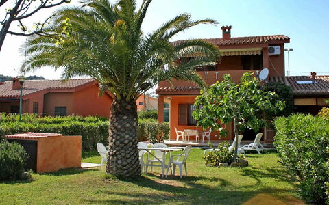 Costa Rei 180: Plante, Himmel, Bygning, Ejendom, Vindue, Botanik, Træ, Land Lot, Hus, Arecales