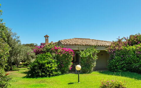 Villasimius 300: Busk, Have, Estate, Stuehus, Sommerhus, Lawn, Hacienda, Landscaping, Eco Hotel