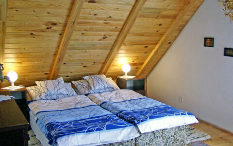 Letniskowa 29: Soveværelse, Seng, Værelse, Møbel, Ejendom, Bed Frame, Attic, Hus, Sengetøj, Indretning