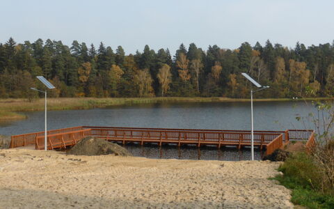 Dom Pod Sosnami: Vand, Vandressourcer, Himmel, Økoregion, Plante, Naturlige Landskab, Træ, Land Lot, Sø, Krop Af Vand