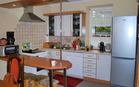 Mielno 2: Værelse, Countertop, Køkken, Ejendom, Møbel, Større Bandage, Bygning, Cabinetry, Hus, Indretning