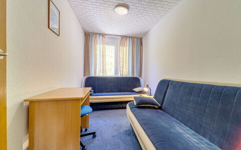 Ewa: Gulvbelægning, Indretning, Etage, Møbel, Værelse, Lejlighed, Gardin, Couch, Stue