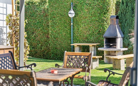 Petříkov: Busk, Have, Udendørs Møbler, Landscaping, Skygge, Hæk, Gård, Backyard, Evergreen