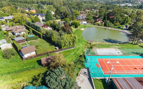 Petříkov: Træ, Fugleperspektiv, Tennisbane, Luftfotografering, Have, Parkere, Landscaping, Svømmepøl