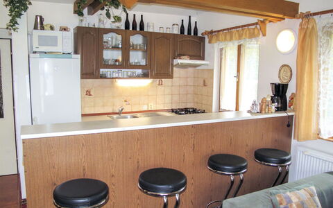 Petříkov: Cabinetry, Møbel, Countertop, Ejendom, Bygning, Køkken Apparat, Køkken, Bord, Træ, Håndvask