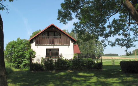 Strmilov: Hus, Hjem, Ejendom, Sommerhus, Træ, Landdistrikt, Bygning, Stuehus, Græs, Ejendom