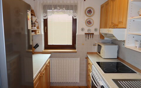 Strmilov: Cabinetry, Møbel, Bygning, Countertop, Træ, Vindue, Indretning, Etage, Gulvbelægning, Køkken