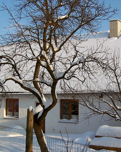 Chrastov: Sne, Himmel, Bygning, Daytime, Ejendom, Vindue, Hvid, Verden, Kvist, Afdeling
