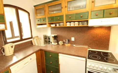 Podoli: Countertop, Ejendom, Værelse, Køkken, Cabinetry, Møbel, Indretning, Bygning, Ejendom, Hus