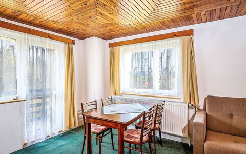 Jesenný: Træ, Indretning, Loft, Værelse, Etage, Hårdttræ, Bejdse, Dagslys, Hotel, Billedramme