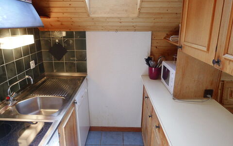 Villars 600: Værelse, Ejendom, Countertop, Etage, Bygning, Køkken, Hus, Arkitektur, Træ, Cabinetry