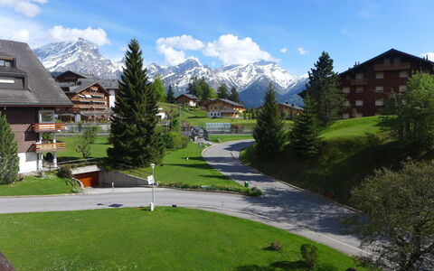 Villars 700: Naturlige Landskab, Natur, Bjergkæde, Ejendom, Bjerglandsby, Grøn, Bjergrige Landskabsformer, Bjerg, Boligområde, Lawn