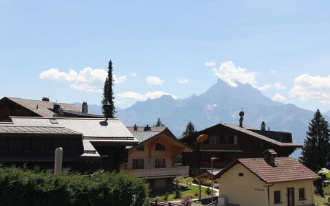 Goeland N°4: Sky, Himmel, Bygning, Plante, Vindue, Bjerg, Træ, Hus, Highland, Bjergrige Landskabsformer
