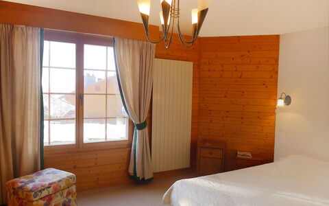 Villars 787: Værelse, Møbel, Seng, Soveværelse, Ejendom, Væg, Etage, Bed Frame, Sengetøj, Indretning