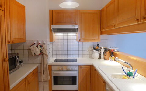 Villars 787: Countertop, Cabinetry, Værelse, Ejendom, Køkken, Møbel, Håndvask, Hus, Bygning, Indretning