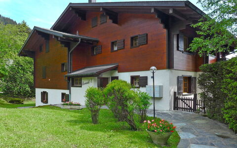 Villars 850: Plante, Bygning, Ejendom, Vindue, Himmel, Træ, Hus, Land Lot, Græs, Sommerhus