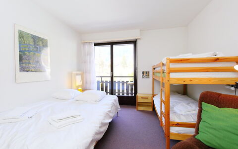 Marignac 33: Soveværelse, Møbel, Værelse, Seng, Ejendom, Sengetøj, Bed Frame, Indretning, Gul, Sengetøj