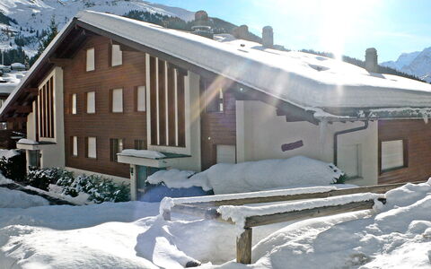 Entremont 60: Sne, Bygning, Ejendom, Himmel, Vindue, Hvid, Hældning, Sky, Hus, Sommerhus