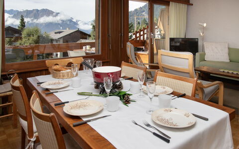 Val Neige 11: Møbel, Bord, Træ, Indretning, Stol, Køkken & Spisebord, Loft, Spisestue, Værelse, Restaurant