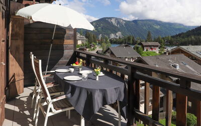Champex 150: Bord, Sky, Himmel, Ejendom, Møbel, Bygning, Paraply, Stol, Udendørs Bord, Udendørs Møbler