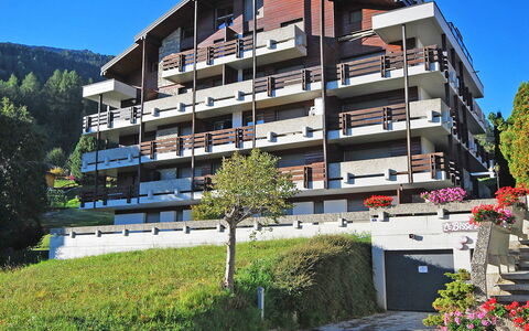 Bisse-Vieux A-4: Plante, Bygning, Himmel, Ejendom, Vindue, Træ, Arkitektur, Urban Design, Vegetationen, Boligområde