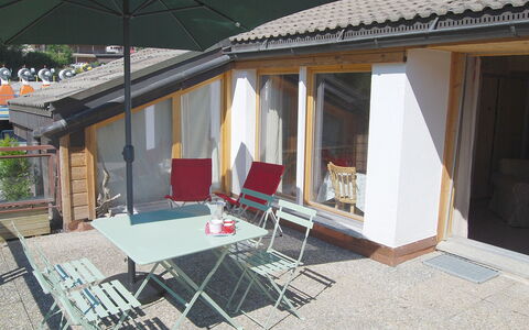 Bisse-Vieux A-4: Ejendom, Hus, Bygning, Ejendom, Hjem, Værelse, Gårdhave, Villa, Tag, Skygge