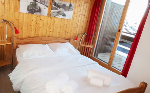 Nendaz 200: Møbel, Ejendom, Komfort, Bygning, Bed Frame, Træ, Textile, Indretning, Arkitektur, Seng