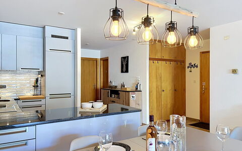 Mont-Rouge: Møbel, Indretning, Køkken, Lysarmatur, Countertop, Loft, Træ, Gulvbelægning, Lysekrone, Belysning