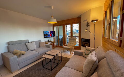 Nendaz 360: Møbel, Indretning, Gulvbelægning, Couch, Etage, Værelse, Træ, Stue, Bord, Loft