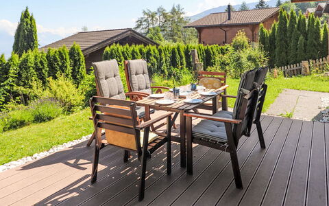 Chalet Picardie: Plante, Ejendom, Sky, Møbel, Himmel, Træ, Bygning, Botanik, Bord, Udendørs Møbler