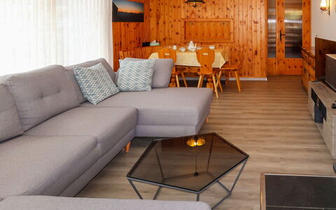 Nendaz 600: Bord, Møbel, Ejendom, Couch, Indretning, Belysning, Træ, Arkitektur, Studio Couch, Etage
