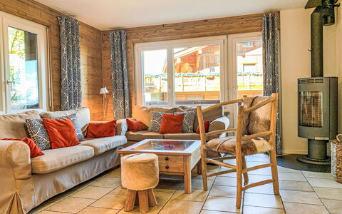 Nendaz 150: Møbel, Bygning, Vindue, Billedramme, Træ, Textile, Bord, Stol, Couch, Indretning