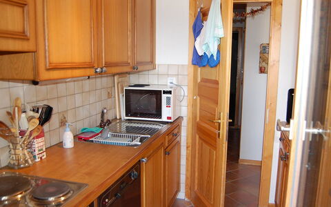 Nendaz 831: Værelse, Countertop, Køkken, Ejendom, Cabinetry, Møbel, Bygning, Etage, Hus, Større Bandage