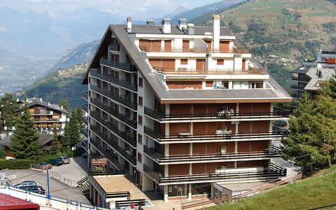 Nendaz 840: Hill Station, Bjerglandsby, Altan, Alps