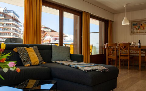 Nendaz 840: Ejendom, Møbel, Vindue, Komfort, Bygning, Azure, Skygge, Belysning, Indretning, Træ