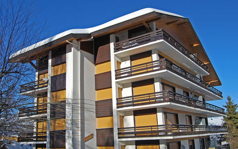 Diana E2: Himmel, Bygning, Træ, Urban Design, Hus, Højhus, Ejerlejlighed, Boligområde, Facade, Vindue