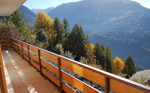 Gamine: Bjergrige Landskabsformer, Gelænder, Bjerg, Træ, Himmel, Blad, Bjergkæde, Hill Station, Alps, Gelænder