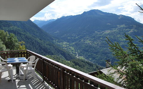 Les Bouillets: Bjergrige Landskabsformer, Bjerg, Hill Station, Bjergkæde, Himmel, Highland, Træ, Alps, Kam, Gelænder