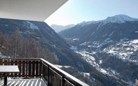 Les Bouillets: Bjergrige Landskabsformer, Bjerg, Bjergkæde, Himmel, Ejendom, Sne, Alps, Hill Station, Vinter, Arkitektur