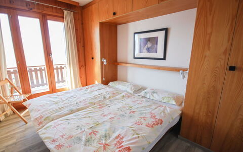 Les Bouillets: Soveværelse, Seng, Værelse, Møbel, Ejendom, Sengetøj, Bed Frame, Etage, Sengetøj, Væg