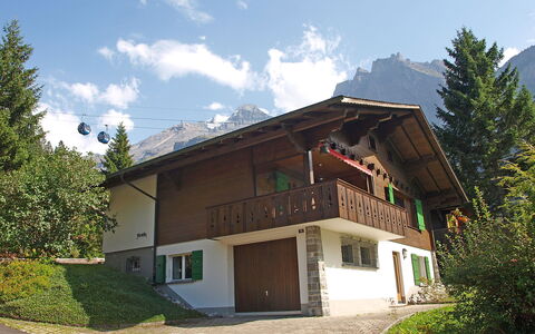 Chalet Marietta: Sky, Plante, Himmel, Ejendom, Bygning, Vindue, Træ, Bjerg, Arkitektur, Hus