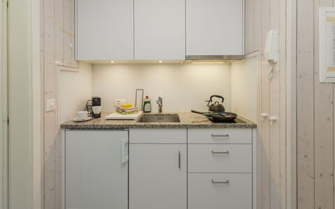 Schönried 200: Køkken, Countertop, Træ, Indretning, Håndvask, Køkken Apparat, Sanitærarmatur, Større Bandage, Gulvbelægning, Cabinetry
