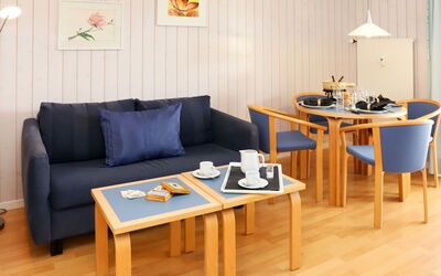 Monique Nr. 9 200.20: Møbel, Ejendom, Bord, Couch, Træ, Orange, Komfort, Etage, Gulvbelægning, Stue
