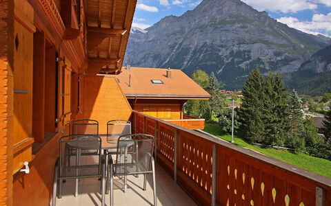 Grindelwald 106: Bjergrige Landskabsformer, Ejendom, Bjerg, Værelse, Bjergkæde, Bygning, Ejendom, Hus, Hjem, Alps