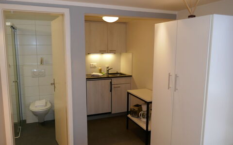 Grindelwald 150: Cabinetry, Møbel, Bygning, Håndvask, Træ, Indretning, Tap, Hus, Etage