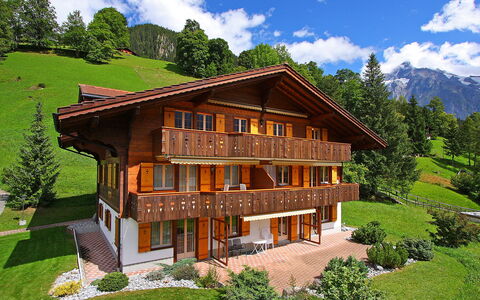 Chalet Hori: Sky, Plante, Himmel, Bygning, Ejendom, Grøn, Vindue, Træ, Naturlige Landskab, Hus